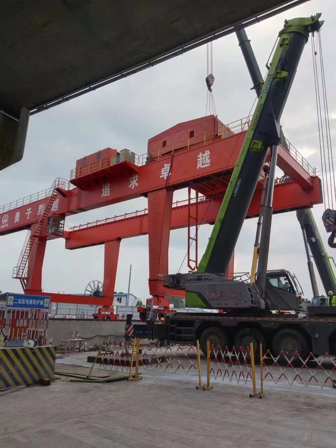 起重機(jī)出渣機(jī)75/30噸，跨度30米安裝完成